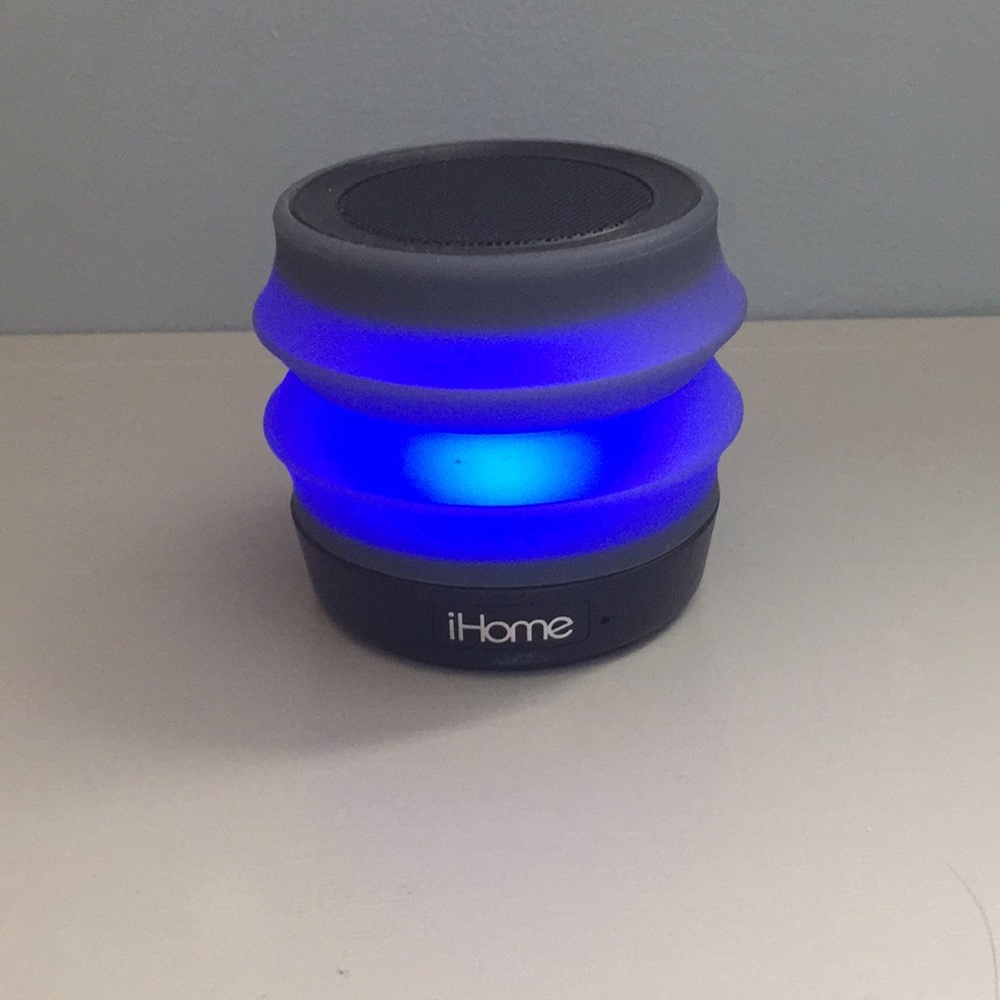 iHome Bluetooth portable speaker! Led lights!!